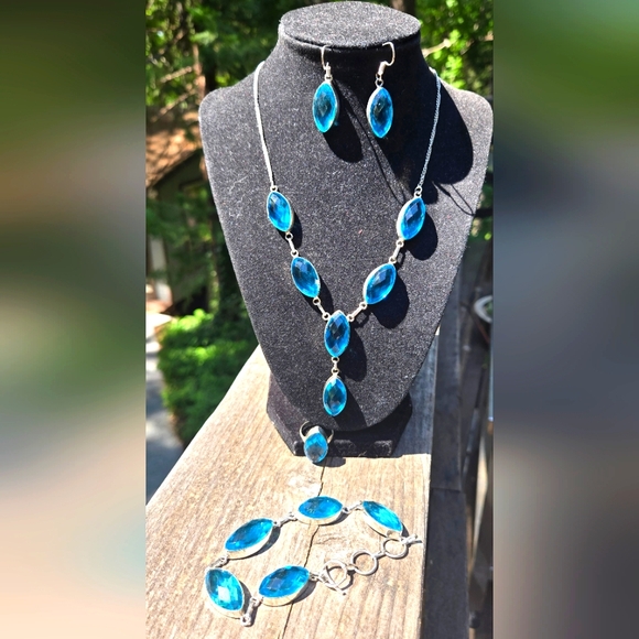 Blue Topaz Teardrop Beveled Necklace 18